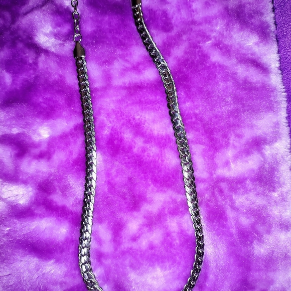 NWT NECKLACE - Picture 3 of 4